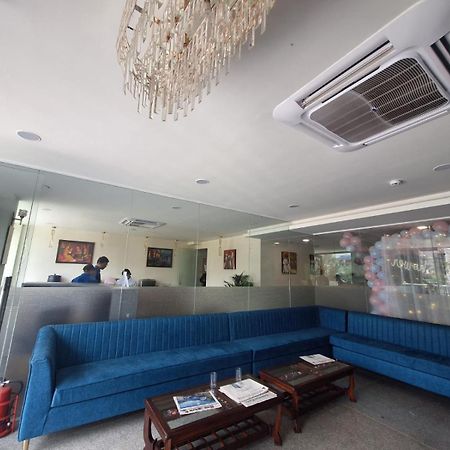 Hotel Rr Galaxy à Gurgaon Extérieur photo