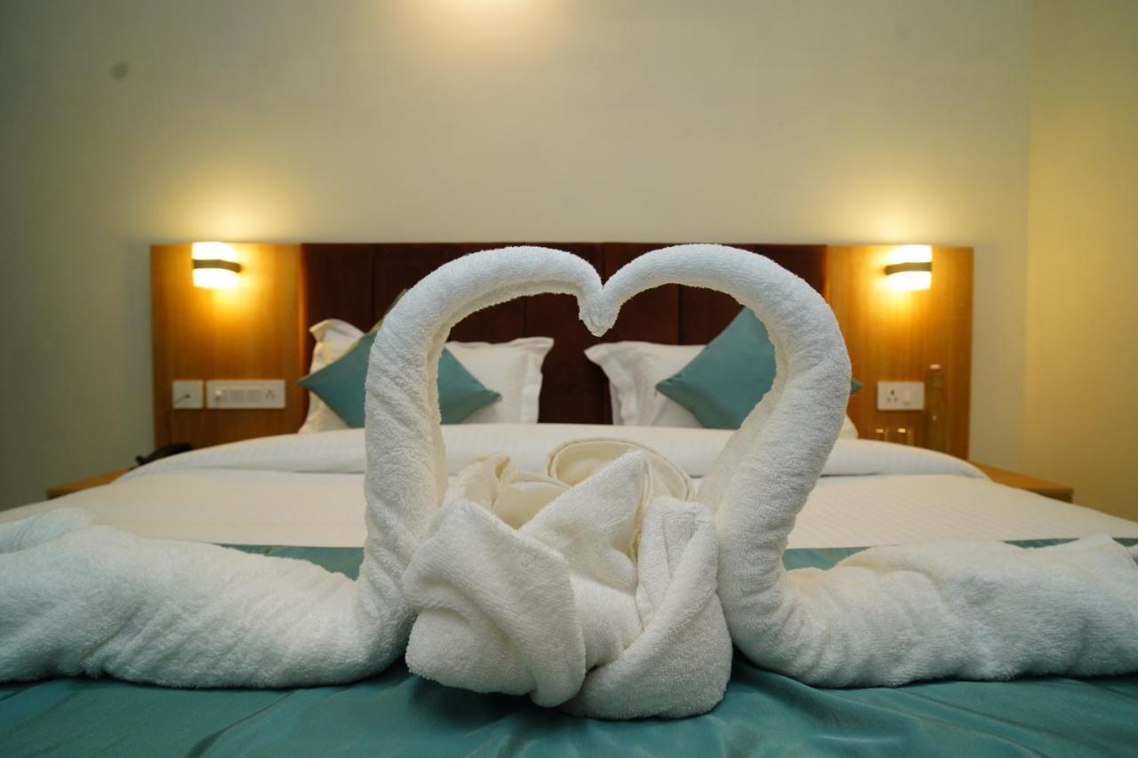Hotel Rr Galaxy à Gurgaon Extérieur photo