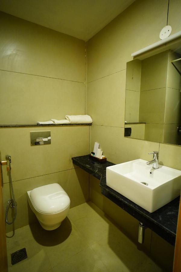 Hotel Rr Galaxy à Gurgaon Extérieur photo
