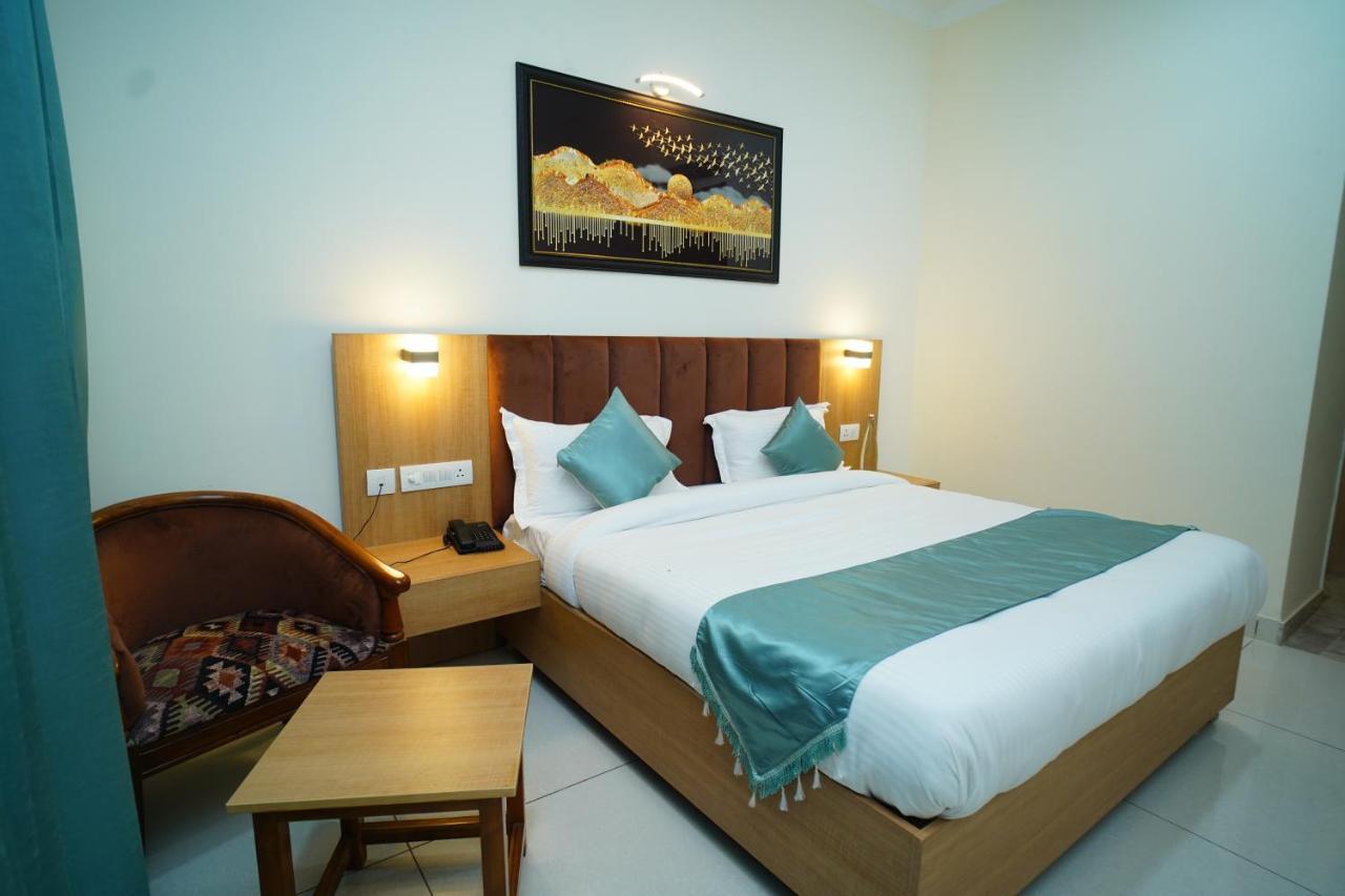 Hotel Rr Galaxy à Gurgaon Extérieur photo