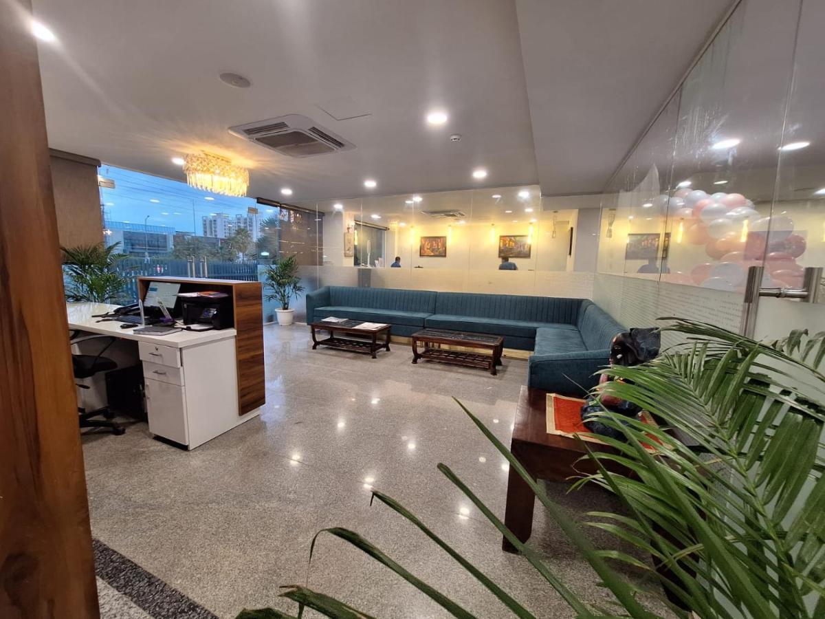 Hotel Rr Galaxy à Gurgaon Extérieur photo