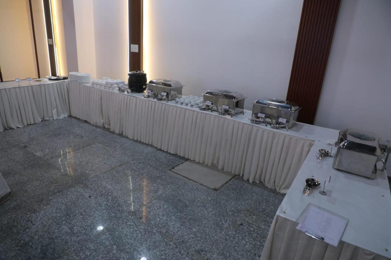 Hotel Rr Galaxy à Gurgaon Extérieur photo