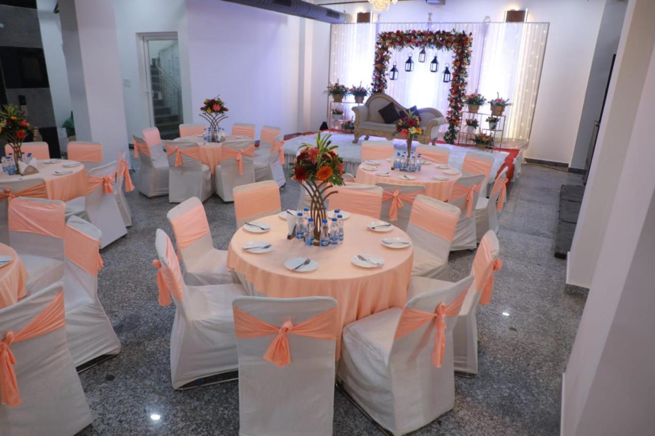 Hotel Rr Galaxy à Gurgaon Extérieur photo