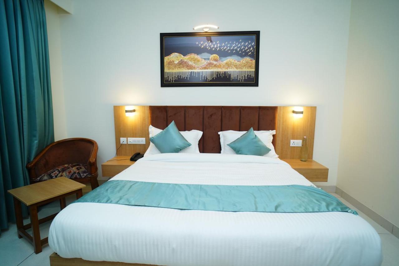 Hotel Rr Galaxy à Gurgaon Extérieur photo