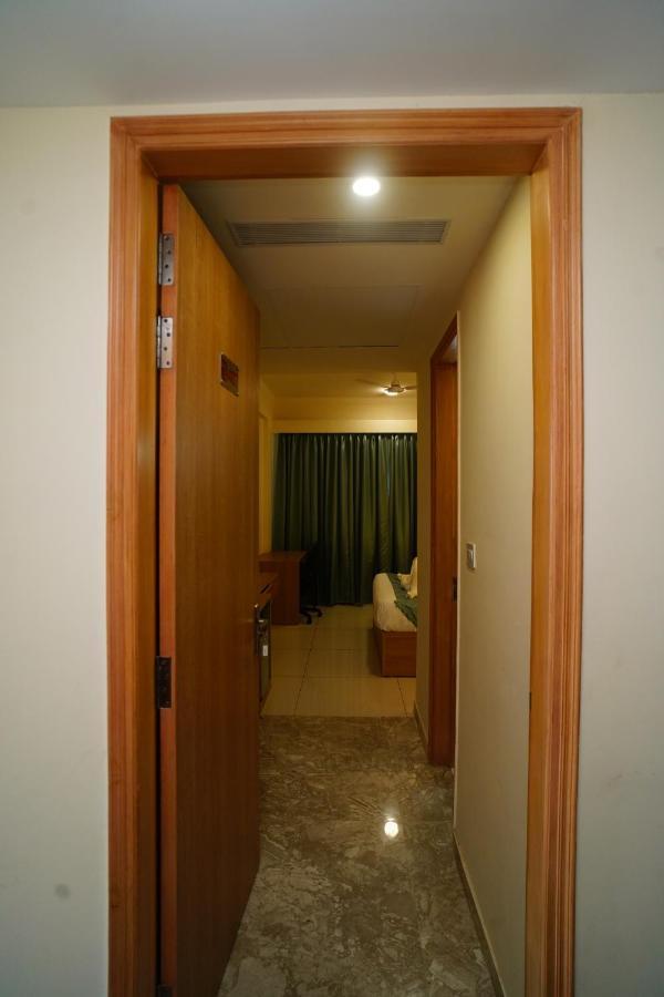 Hotel Rr Galaxy à Gurgaon Extérieur photo