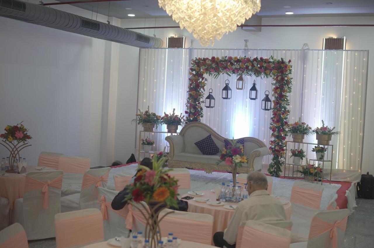 Hotel Rr Galaxy à Gurgaon Extérieur photo