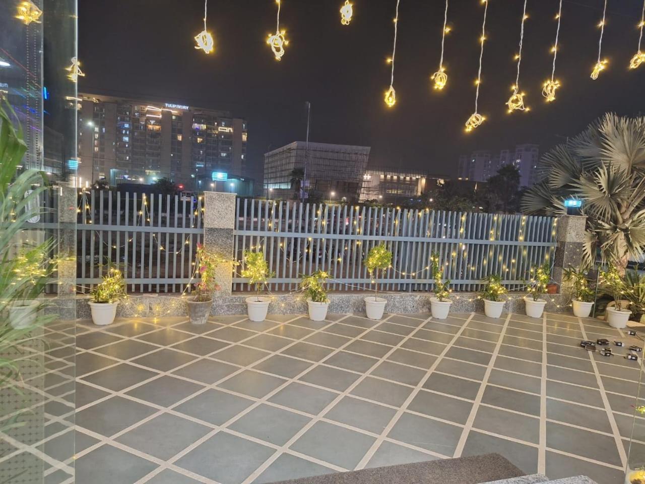 Hotel Rr Galaxy à Gurgaon Extérieur photo