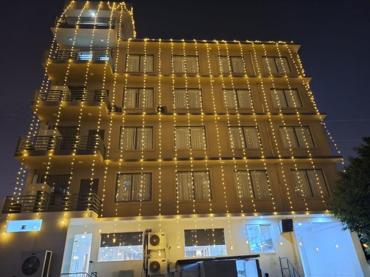 Hotel Rr Galaxy à Gurgaon Extérieur photo