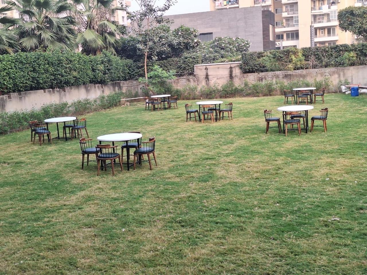 Hotel Rr Galaxy à Gurgaon Extérieur photo
