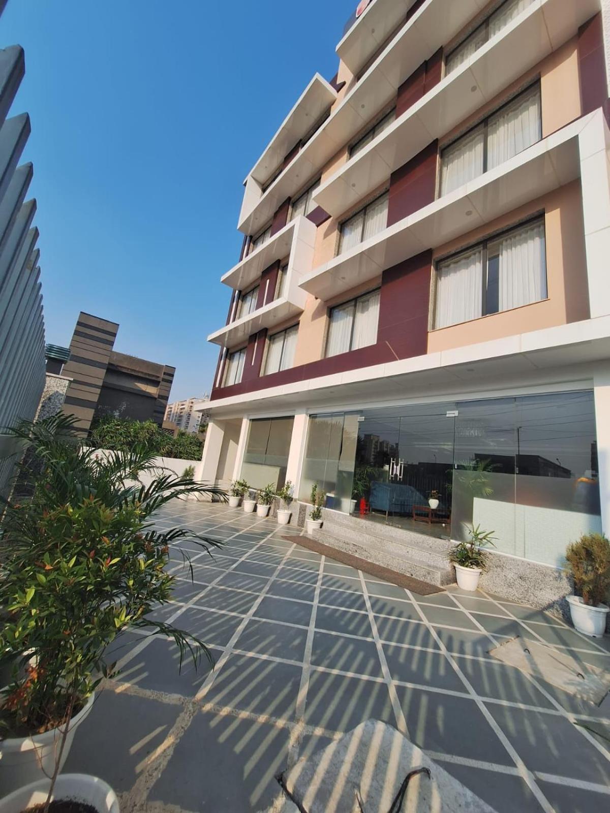 Hotel Rr Galaxy à Gurgaon Extérieur photo