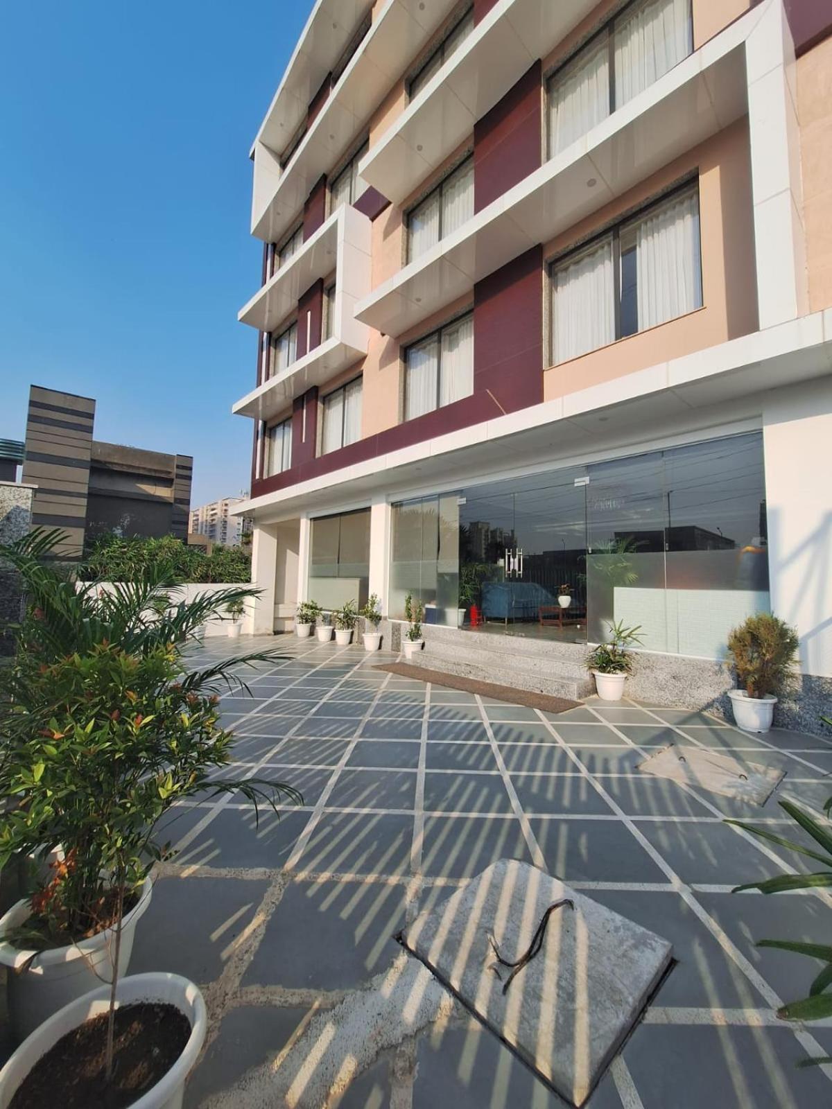 Hotel Rr Galaxy à Gurgaon Extérieur photo