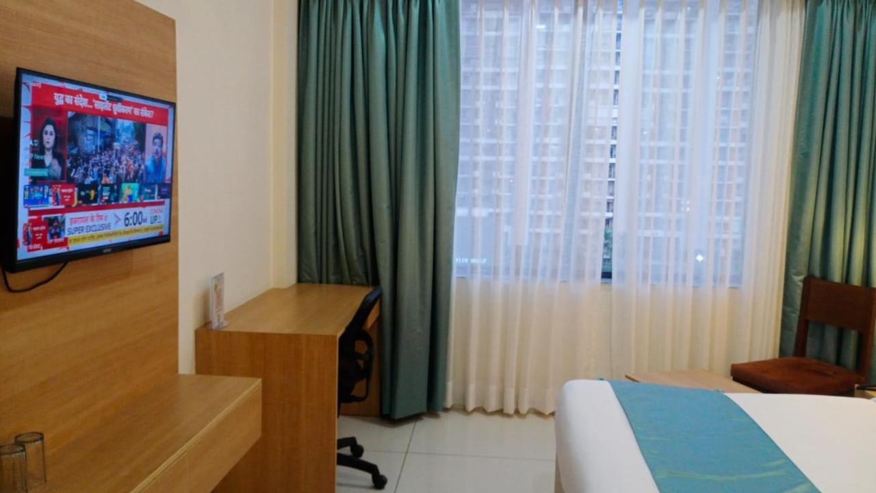 Hotel Rr Galaxy à Gurgaon Extérieur photo