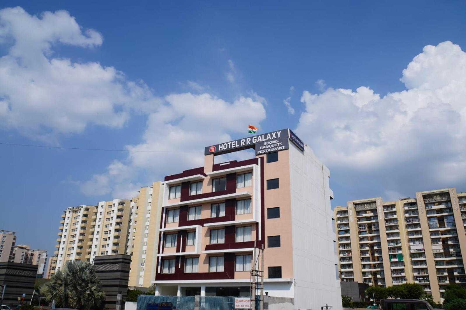 Hotel Rr Galaxy à Gurgaon Extérieur photo