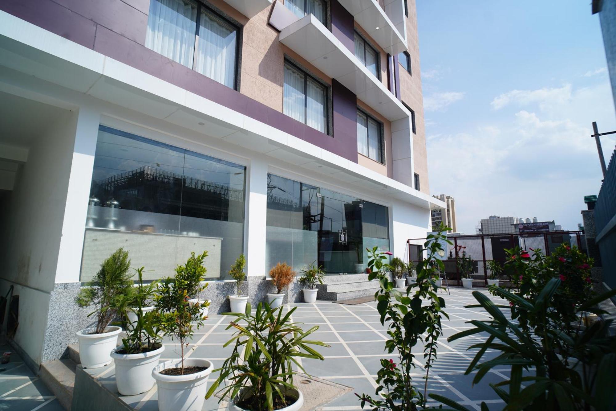 Hotel Rr Galaxy à Gurgaon Extérieur photo
