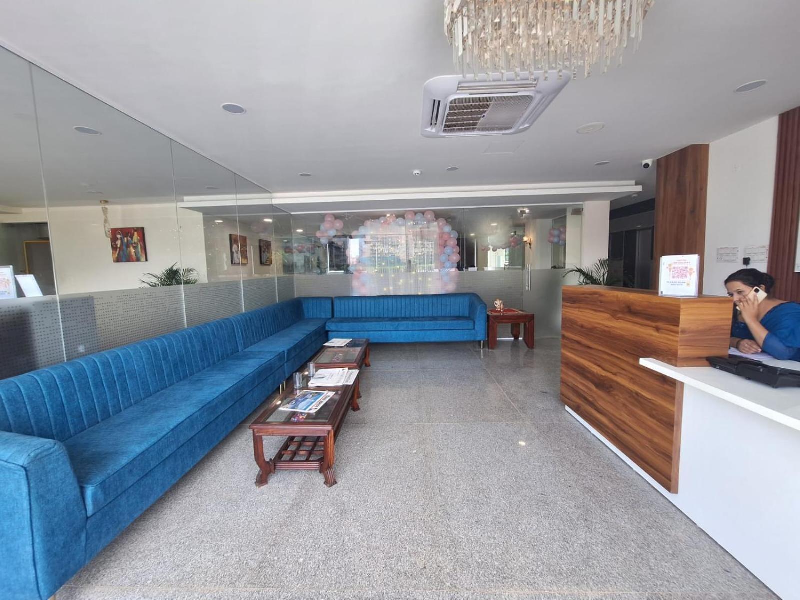 Hotel Rr Galaxy à Gurgaon Extérieur photo